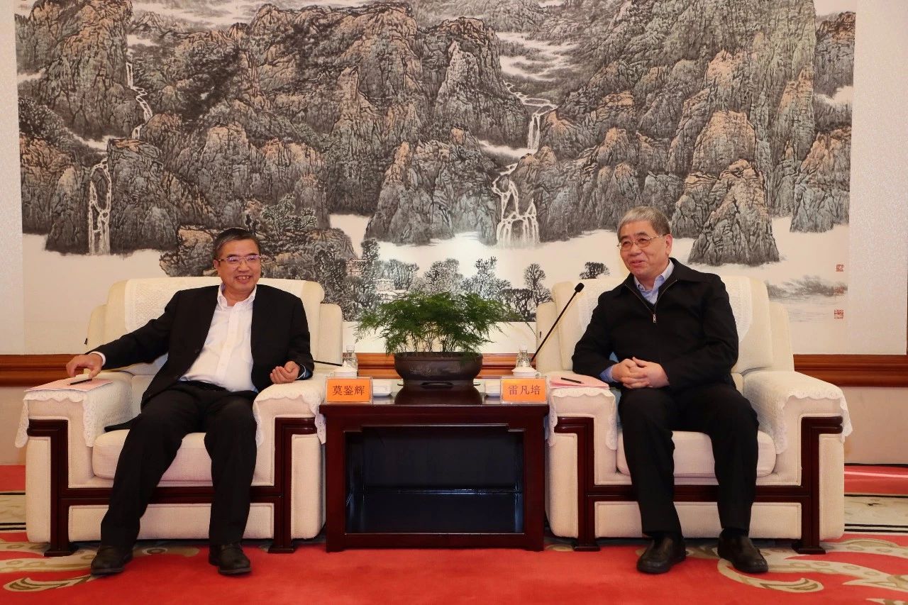 雷凡培會(huì)見中國船級社黨委副書記、總裁莫鑒輝一行